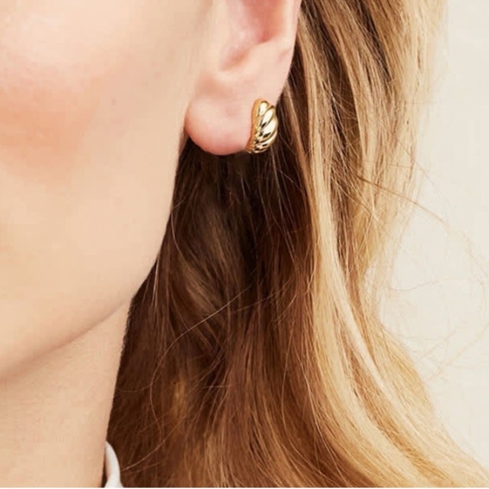 Mejuri Croissant Dome Earrings
